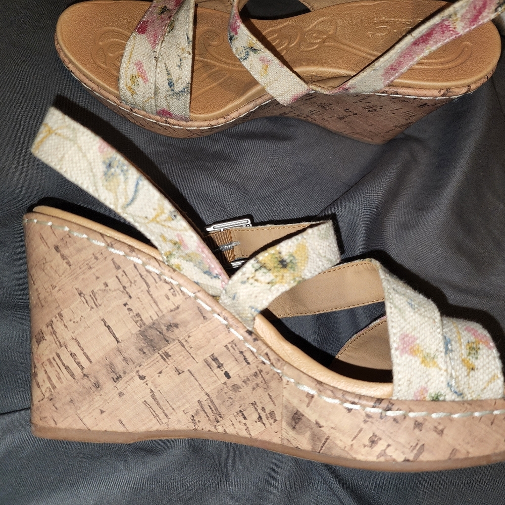 Sandals - Picture 2 of 3